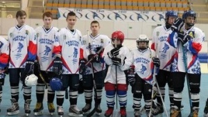 Команда Коломенского района выиграла открытые соревнования по хоккею среди детей