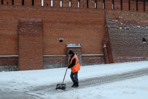 В Коломне убирают снег 285 человек