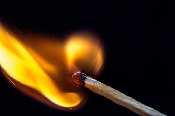 Родителей в Подмосковье призвали научить детей правильно обращаться с огнём
