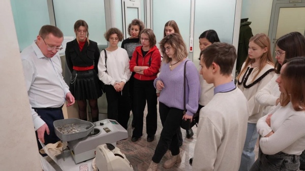 Коломенские старшеклассники провели день в музее Банка России