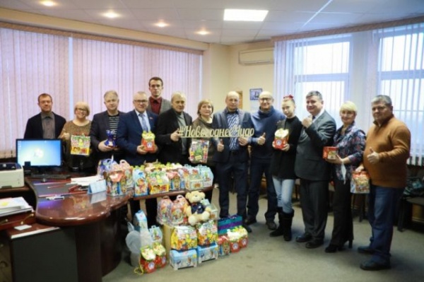 Воскресенские депутаты приняли участие в благотворительной акции