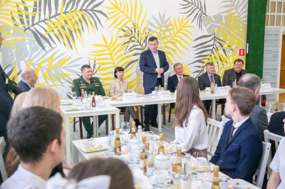 Глава городского округа Коломна ответил на вопросы студентов в рамках "Делового завтрака"