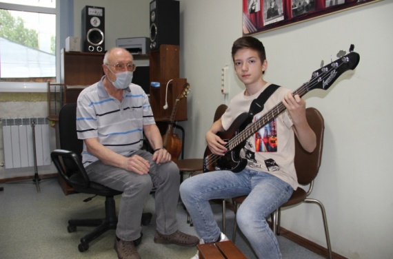 Егорьевская музыкальная школа получила 15 различных инструментов