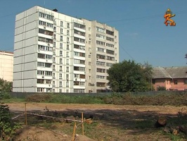 На улице Сапожковых ведутся подготовительные работы для строительства дома