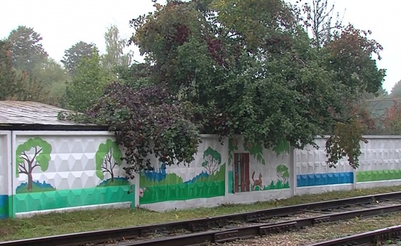 Бетонная стена в Колычёве заиграла новой цветовой палитрой 