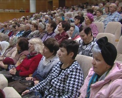 В конькобежном центре чествовали старшее поколение