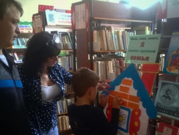 В Зарайской библиотеке построили дом Счастья