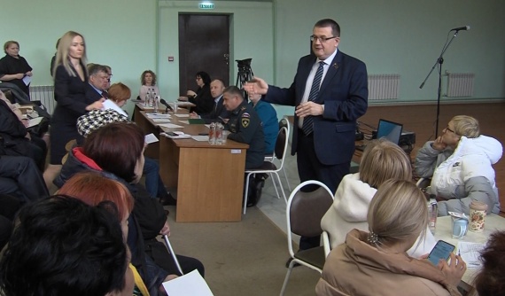 Депутаты встретились с эвакуированными жителями ДНР