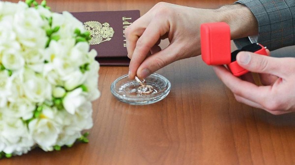 Почему россияне стали реже заключать брачные договоры?