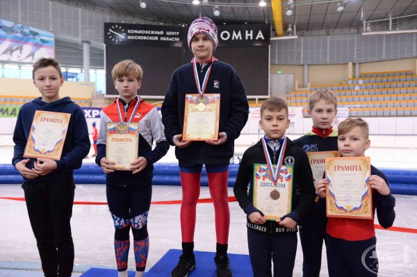 Юные конькобежцы показали свои лучшие результаты