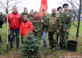 Коломенцы высадили "Аллею Славы" в честь защитников Москвы