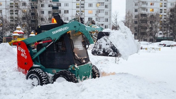Снег обещают вывезти из подмосковных дворов до конца февраля