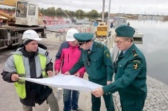 Инспекторы Главгосстройнадзора проверили ход реконструкции переправы в Ловцах