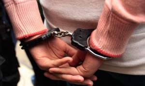 Полицейские изъяли более 7 граммов героина у девушки на Окском проспекте