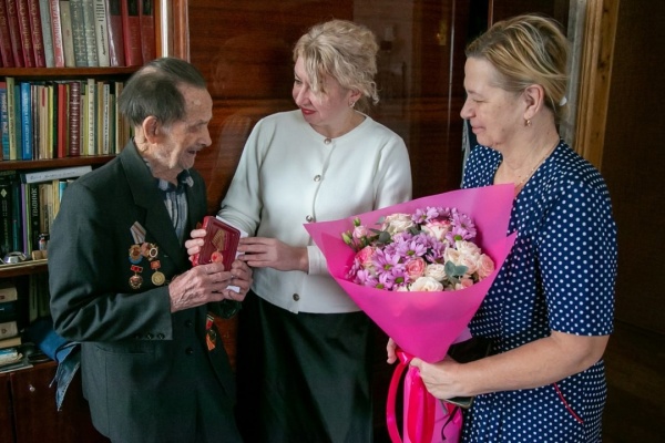 Медали к 80-летию Великой Победы вручают ветеранам в Коломне и Озёрах