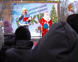 В Пирочах устроили батл Дедов Морозов и Снегурочек