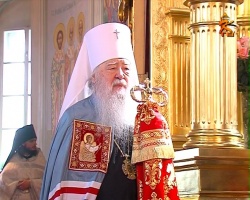 Митрополит Крутицкий и Коломенский Ювеналий провел богослужение в Успенском кафедральном соборе