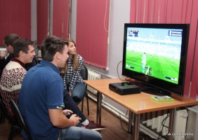 Коломенцы сразились на виртуальных полях FIFA 17