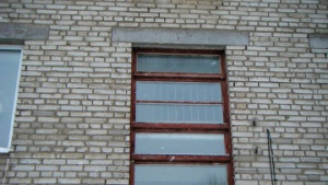 Управляющая компания в Коломне вставила стекла в подъезде дома по указанию Госжилинспекции