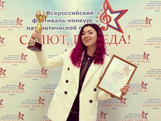 Коломчанки вернулись с победами со всероссийского конкурса патриотической песни