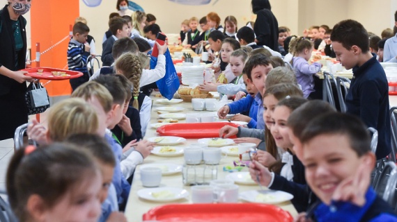 Качество школьных обедов контролируют через мобильный сервис