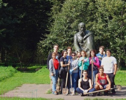 Студенты ГСГУ сажали деревья в Даровом