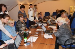 В Московской области пожилых людей учат пользоваться интернет-сервисом для оплаты услуг ЖКХ