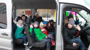 Коломенский дом-интернат получил благодаря хоккею новый автобус