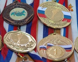 Конькобежке Надежде Асеевой на чемпионате России в Коломне вернули украденные два года назад медали