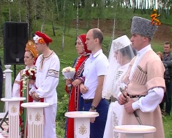 12 пар зарегистрировали свои отношения на фестивале национальных свадеб в Коломне