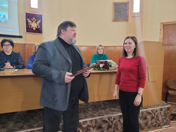 Участковый терапевт Коломенской больницы получила свидетельство о присуждении премии "Подмосковный врач"