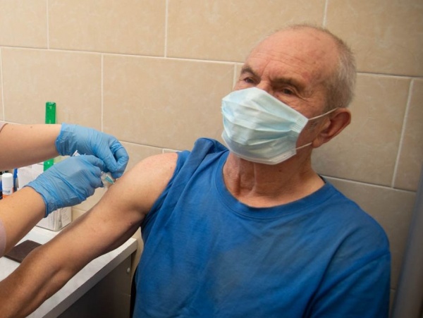 Пожилым жителям сёл и деревень помогут добраться до пункта вакцинации