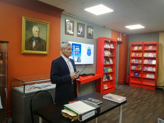 Вечер краеведческой книги прошёл в библиотеке Лажечникова
