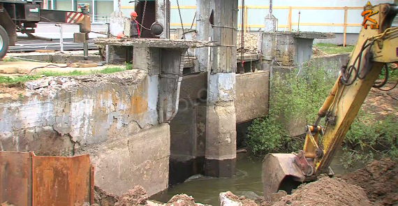 Продолжается капитальный ремонт плотины на Коломенке
