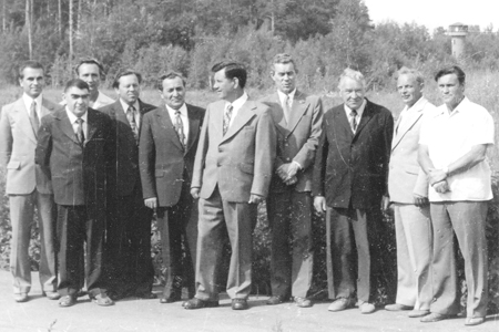 А. С. Тер-Степаньян (пятый слева) с ведущими работниками КБМ. 1978 г.