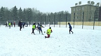 Снег футболу не мешает