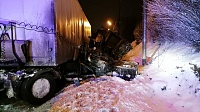 Из-за снегопада в Луховицах МАЗ врезался в опору ЛЭП