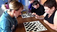 Инвалиды-колясочники сразились в шахматы
