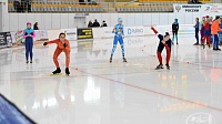 Конькобежцы посвятили соревнования Дню народного единства