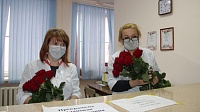 Цветы и маски врачам