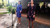 Добровольцы организовали концерт для ветеранов войны