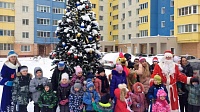 Сотрудники МЦ "Выбор" на каникулах организовали новогодние представления в коломенских дворах (ФОТО)