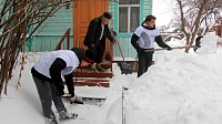 Волонтеры помогли убрать снег пожилым коломенцам