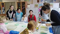 В Коломенском городском округе провели мастер-класс по живописи на воде эбру