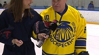 Главный хоккеист Воскресенска провел мастер-класс для пенсионеров