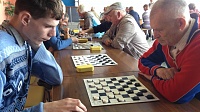 Инвалиды-колясочники сразились в шахматы