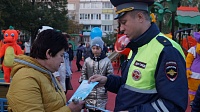 В Луховицах полицейские провели акцию "Автокресло - детям"