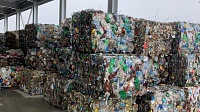 В каждой кипе сырья более 7 тысяч пластиковых бутылок