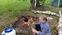 Дети учились ставить палатки и готовить еду в полевых условиях
