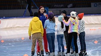 Школа чемпионов стартовала в конькобежном центре